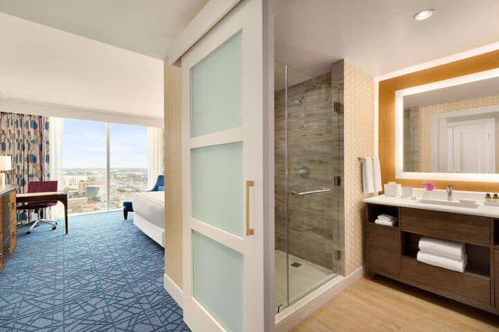 Room 27 of 125