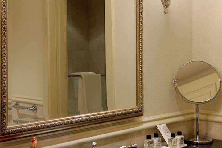 Bathroom sink