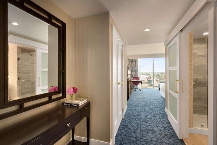 Room 28 of 125